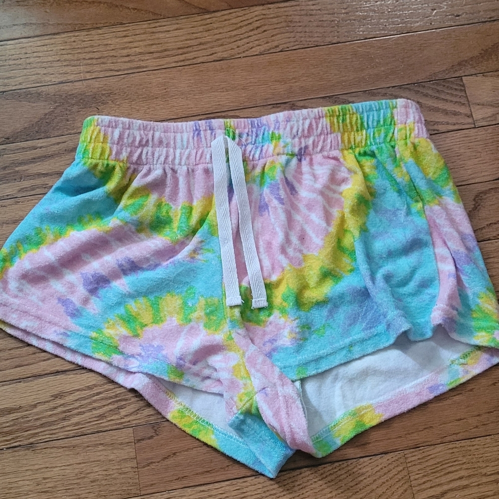size medium colorful shorts
